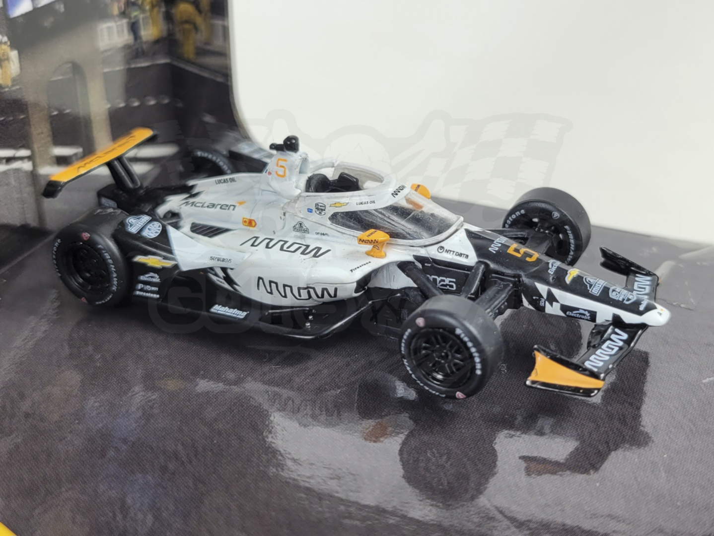 2025 IXO 1:64 109th Indianapolis 500 Victory Row Collector's Set - Image 8